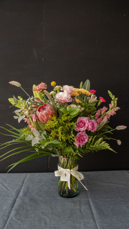 Mix de temporada con florero.