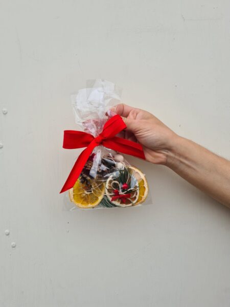Set de cítricos y piñitas Colgantes.